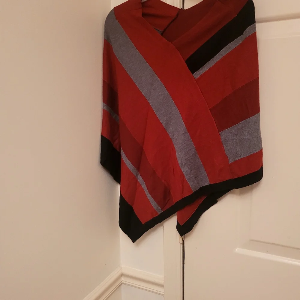 Cape - Picture 3 of 3